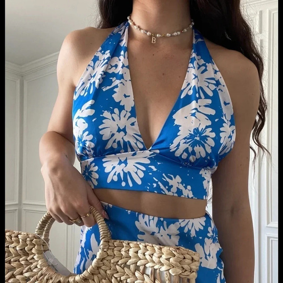 NWT MANILA HALTERNECK CROP TOP BLUE FLORAL - Picture 1 of 4